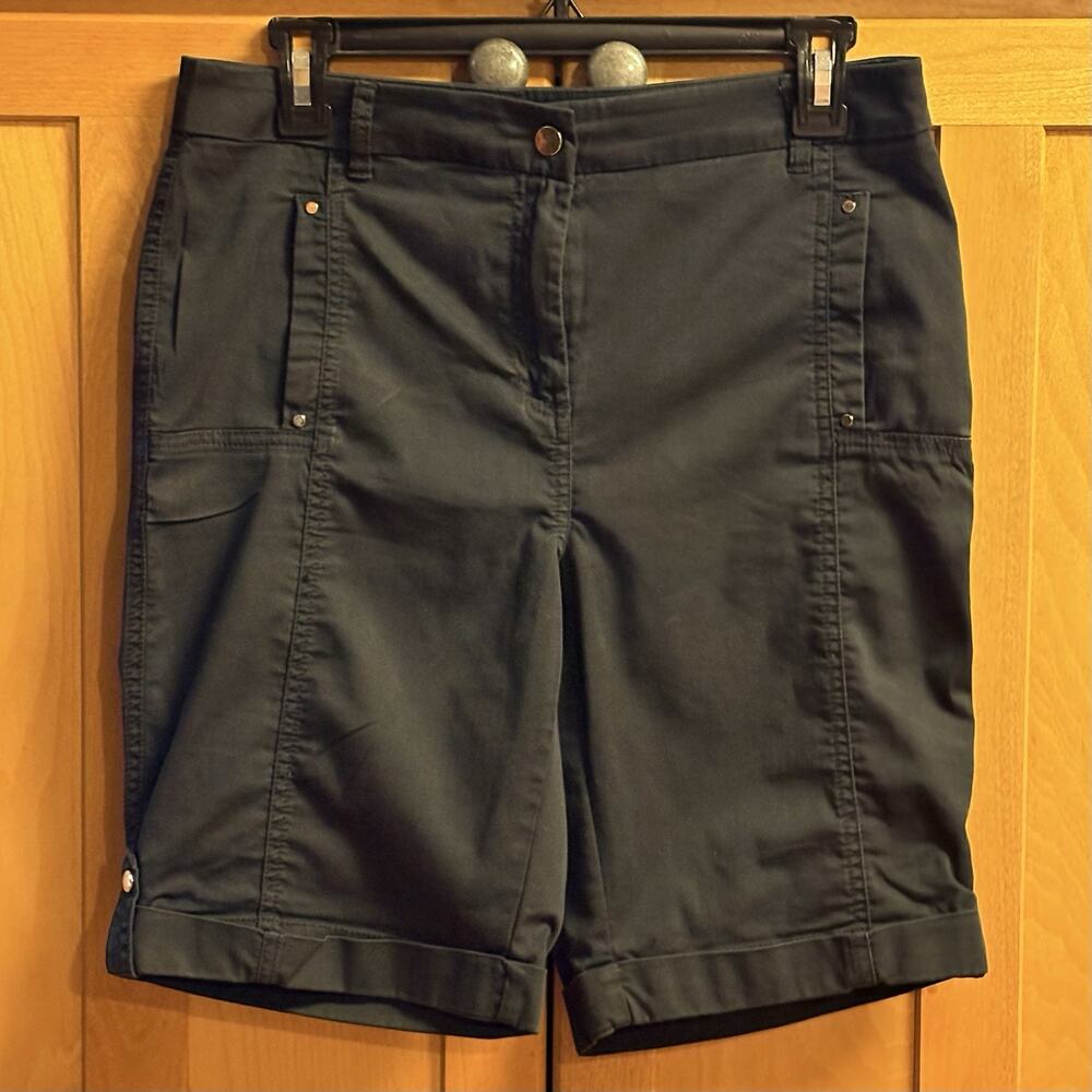 Chicos Bermuda Shorts Size 0 (4-6) Black with Silver Buttons Faux Pockets
